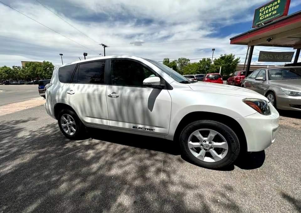 2014 Toyota RAV4 EV 4dr SUV (Electric DD) Certified Pre-Owned - Image 2
