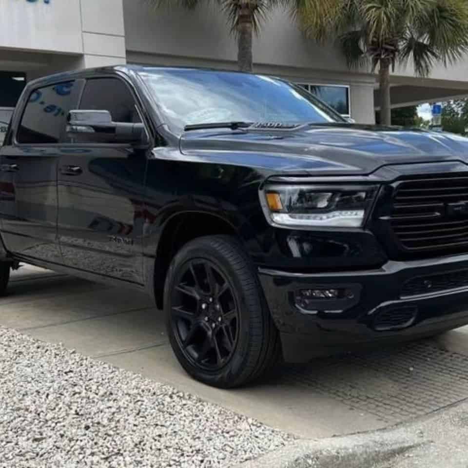 2023 Ram 1500 Laramie 4dr Crew Cab 4WD Luxury - Image 8