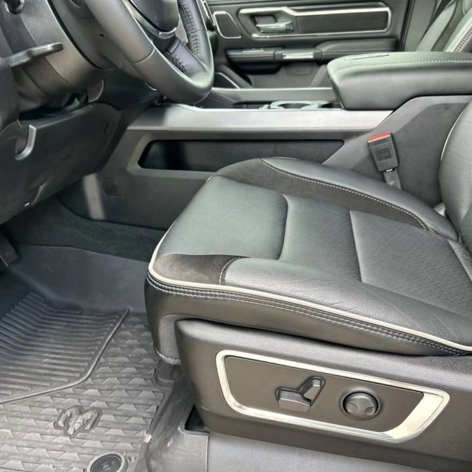 2023 Ram 1500 Laramie 4dr Crew Cab 4WD Luxury - Image 4