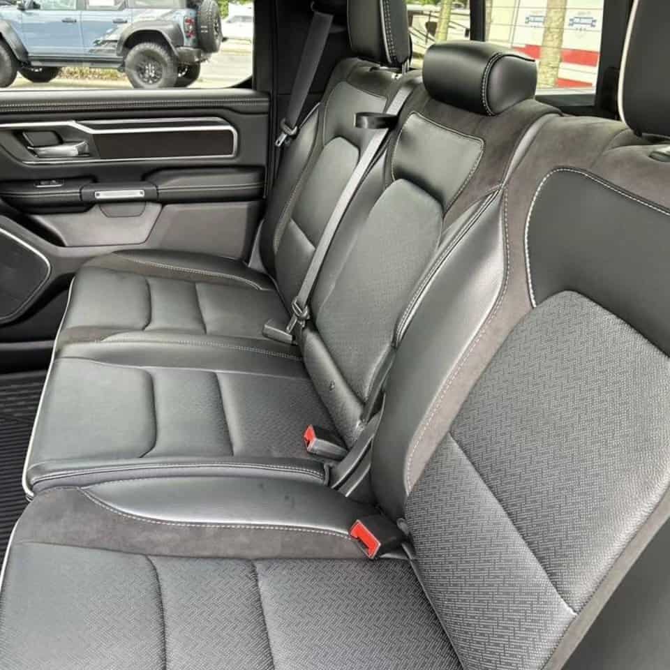 2023 Ram 1500 Laramie 4dr Crew Cab 4WD Luxury - Image 7