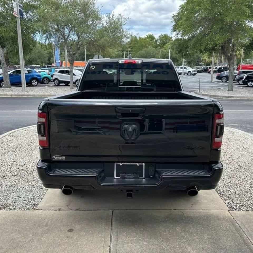 2023 Ram 1500 Laramie 4dr Crew Cab 4WD Luxury - Image 9
