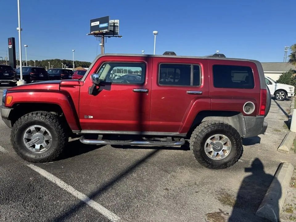 2010 HUMMER H3 Adventure 4dr – Certified Pre-Owned - Image 2