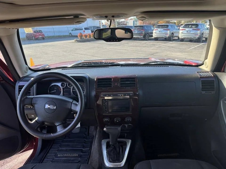 2010 HUMMER H3 Adventure 4dr – Certified Pre-Owned - Image 3