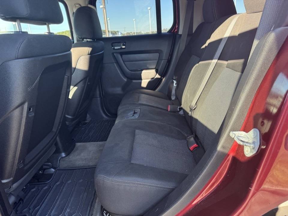2010 HUMMER H3 Adventure 4dr – Certified Pre-Owned - Image 4
