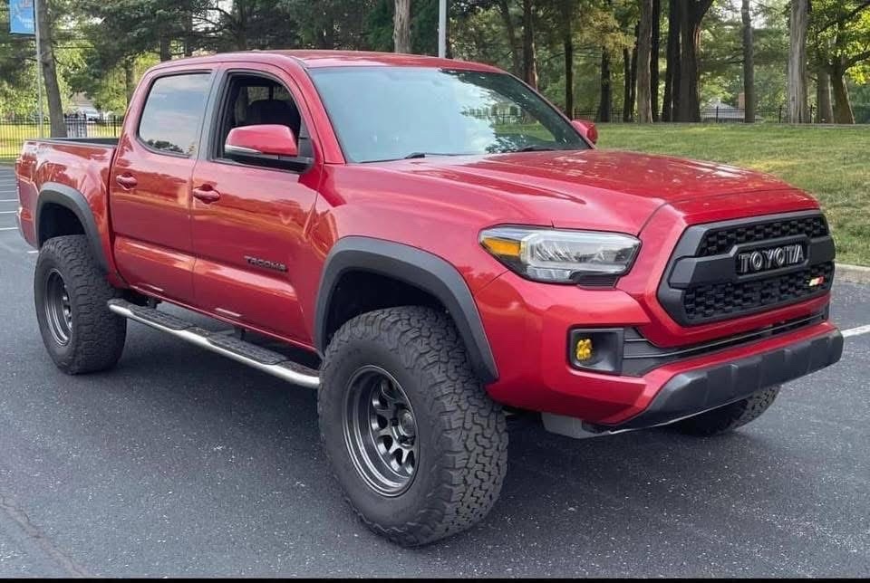 2016 Toyota Tacoma TRD Off-Road Double Cab 4×4 - Image 5