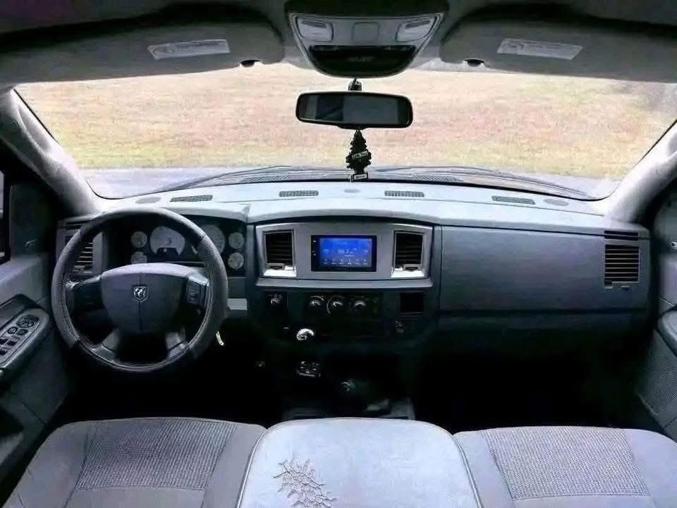 2008 Dodge Ram 2500 - Image 2