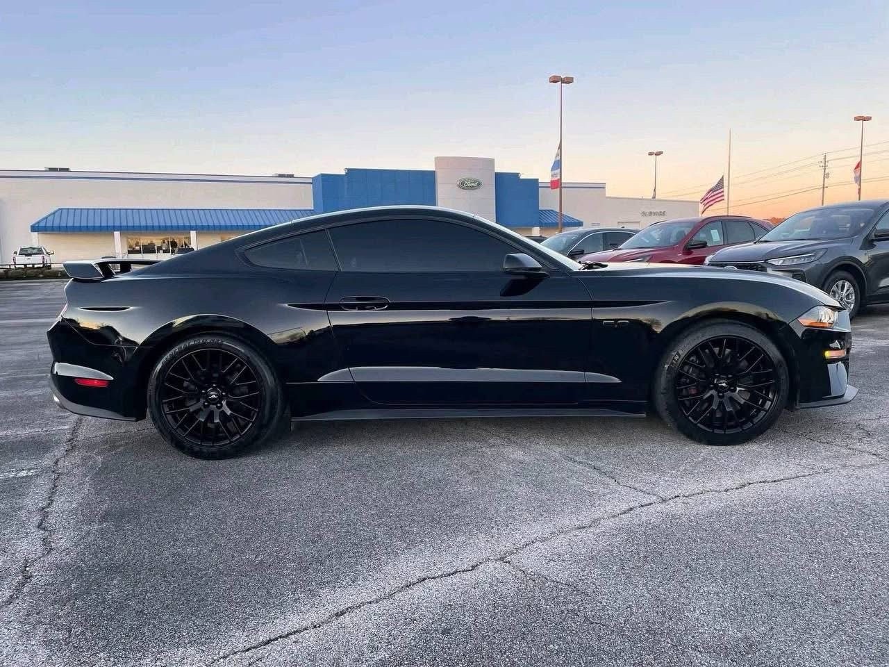 2018 Ford Mustang GT Premium - Image 4