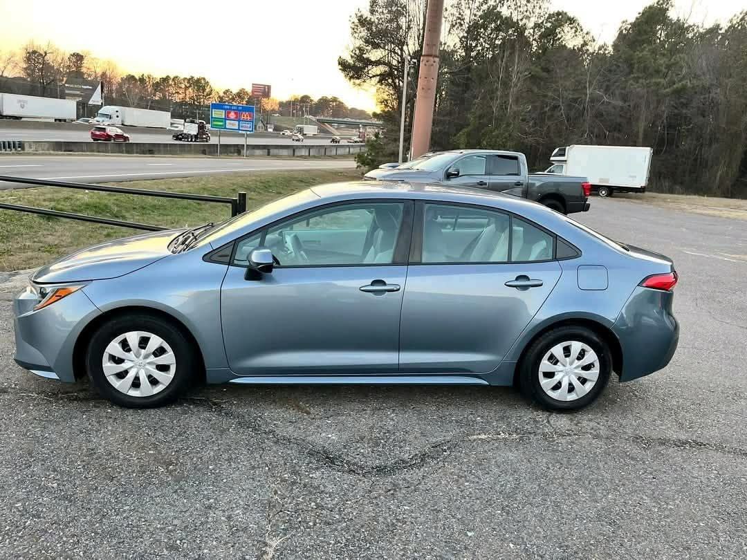 2022 Toyota Corolla LE - Image 11