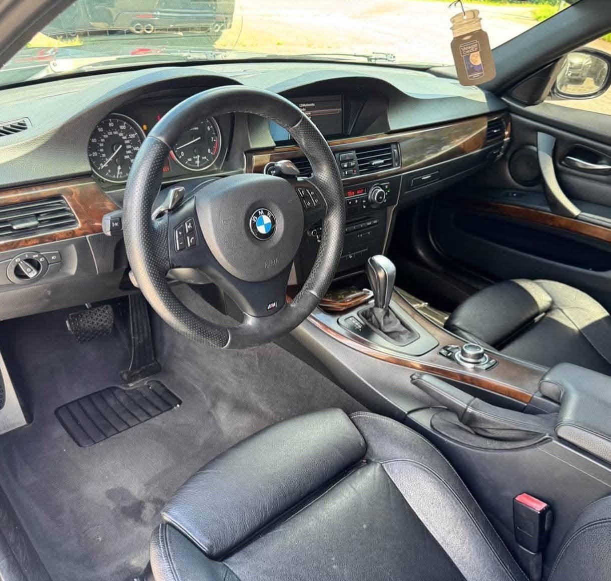 2011 BMW 3 Series 335i xDrive - Image 3